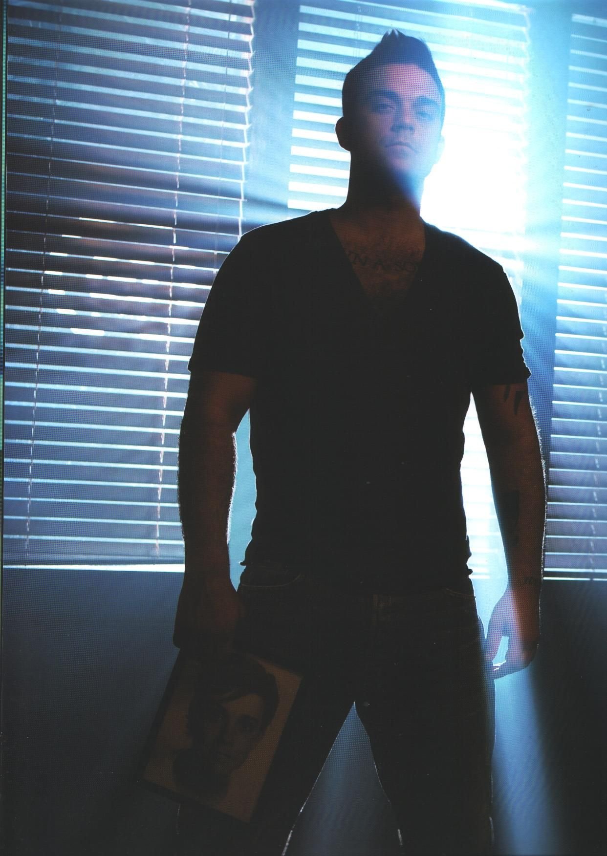 images/gallery/artwork-photoshoot/2006-tour-book-rick-guest/2006-tour-book-rick-guest-11.jpg